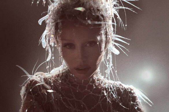 Miley Cyrus: Something Beautiful