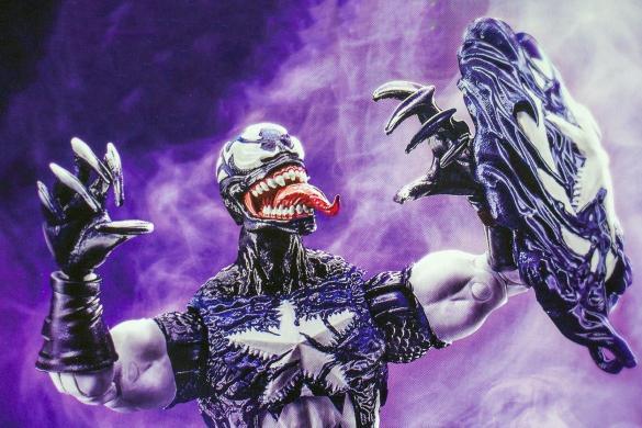 Marvel Legends Actionfigur: Venomized Captain America